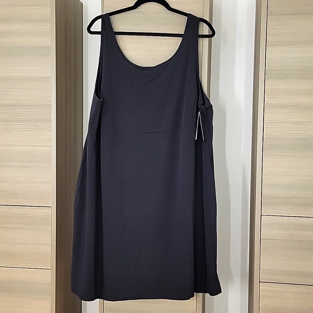 Nike womans training dress with built-in bra and shorts, size 2xl